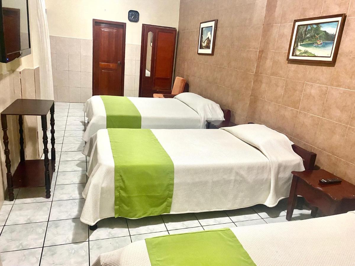 Hotel D'Mario Lago Agrio 외부 사진